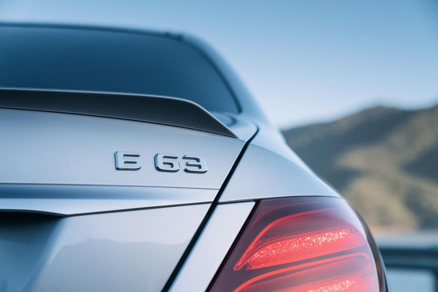 Логотип Mercedes-AMG E63 4Matic+ (W213) 2017 года  (AU) (фото 5 из 40)